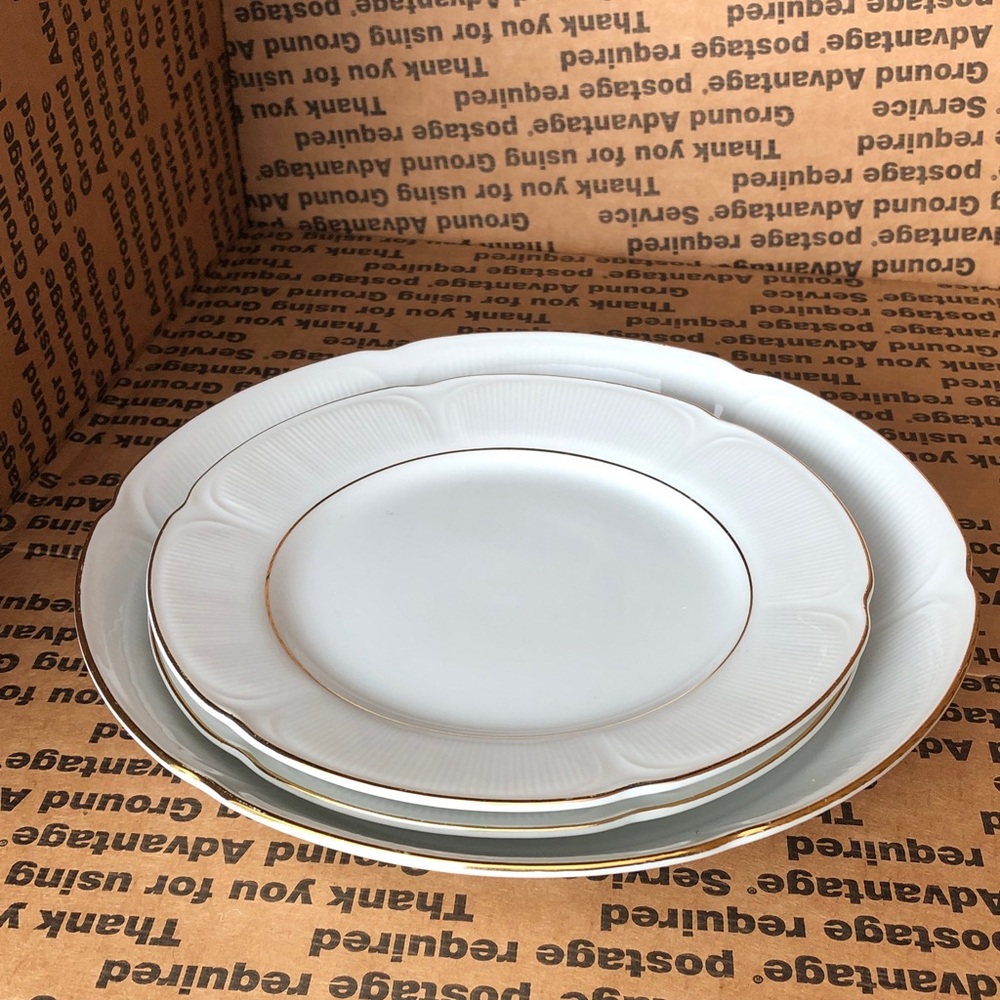Crescent China By Ranmaru Coquille D’OR Japan White w/Gold Rim 2 Tea and 1 Bowl